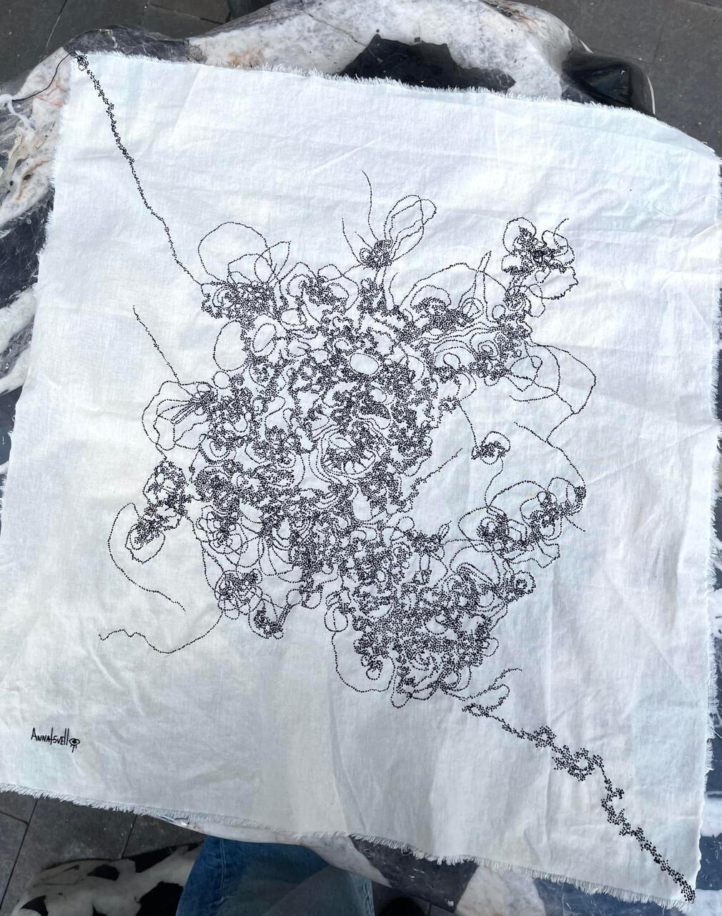 "The way", 2025. Hand embroidery on linen, 60x65cm